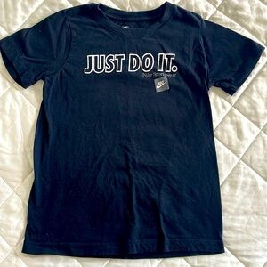 Boys size small Nike tee